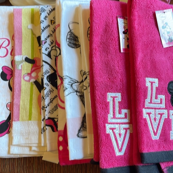 Minnie Mouse Variety Of 8 Hand Towels. All Are New. 8 Fun And Cute Hand Towels. - Picture 1 of 5
